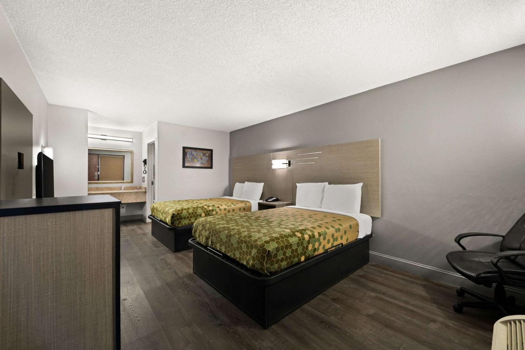 Econo Lodge Richmond Exterior photo